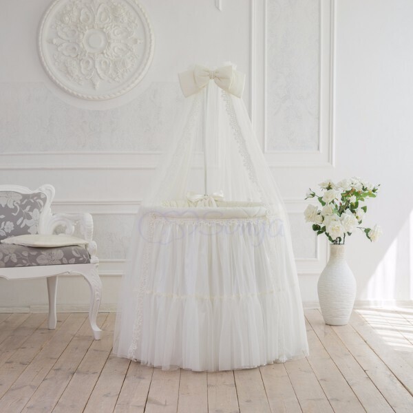 Комплект постельного в овальную кроватку с балдахином (7 пр.) Ovaldress L'collection молочный
Комплект постельного в овальную кроватку с балдахином (7 пр.) Ovaldress L'collection молочный