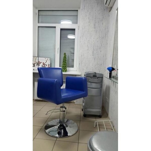 Кресло парикмахерское Orlando на пневматике Хром Диск, КЗ Rainbow Royal Blue (Velmi TM) 
Кресло парикмахерское Orlando на пневматике Хром Диск, КЗ Rainbow Royal Blue (Velmi TM)