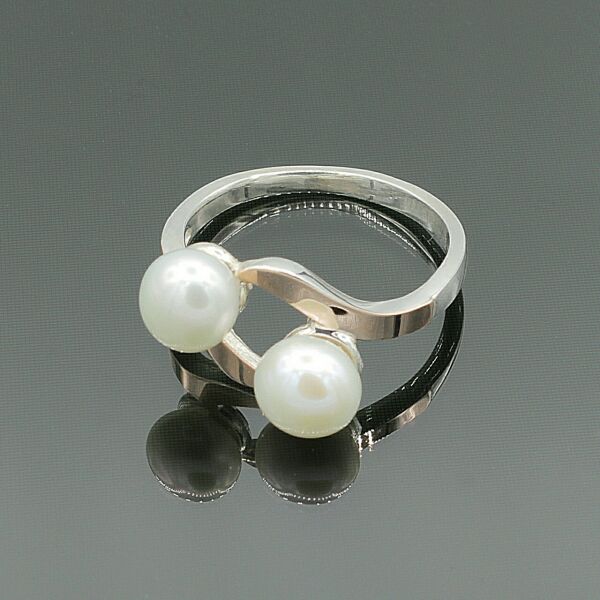 Кольцо серебряное с золотыми накладками и жемчугом 17 
Кольцо серебряное с золотыми накладками и жемчугом 17