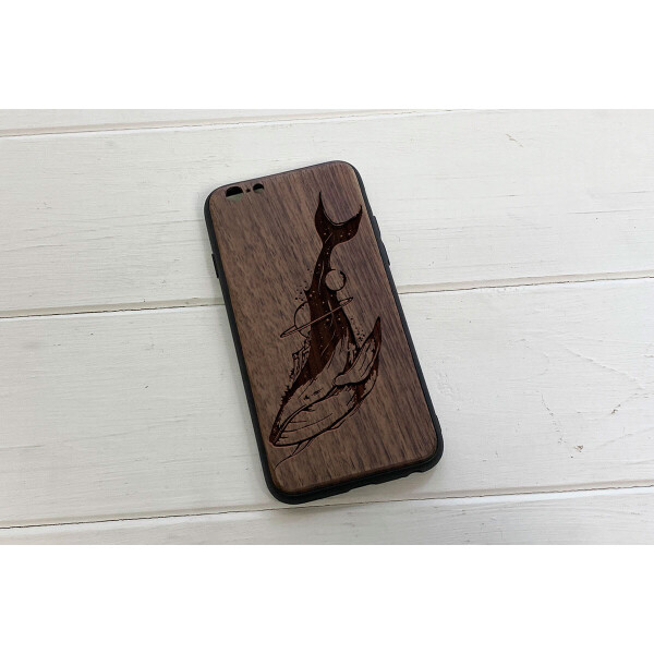 Деревянный чехол SkinWood Американский орех премиум для iPhone 6/6S с дизайнерской гравировкой Кита
Деревянный чехол SkinWood Американский орех премиум для iPhone 6/6S с дизайнерской гравировкой Кита