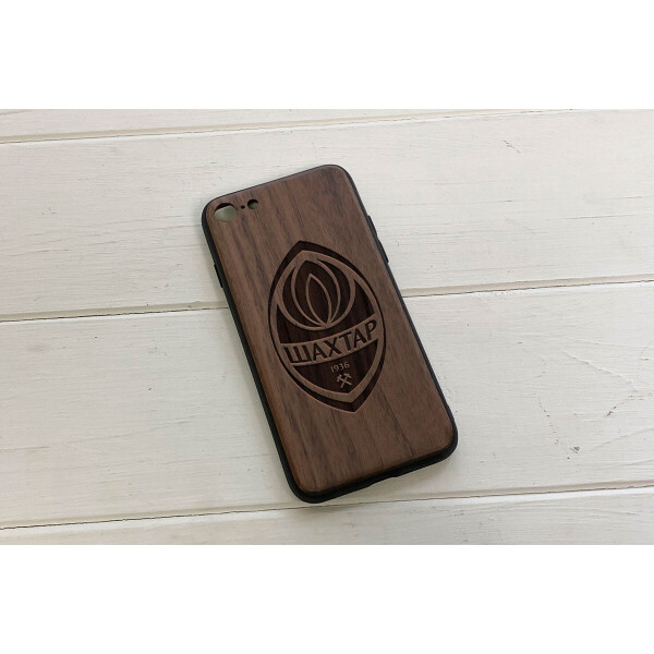 Деревянный чехол SkinWood Американский орех для iPhone 8 с дизайнерской гравировкой Шахтер
Деревянный чехол SkinWood Американский орех для iPhone 8 с дизайнерской гравировкой Шахтер