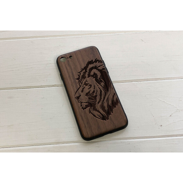 Деревянный чехол SkinWood Американский орех для iPhone 8 с дизайнерской гравировкой Льва
Деревянный чехол SkinWood Американский орех для iPhone 8 с дизайнерской гравировкой Льва