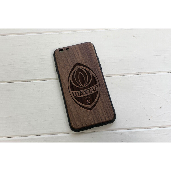 Деревянный чехол SkinWood Американский орех премиум для iPhone 6/6S с дизайнерской гравировкой Шахтер
Деревянный чехол SkinWood Американский орех премиум для iPhone 6/6S с дизайнерской гравировкой Шахтер
