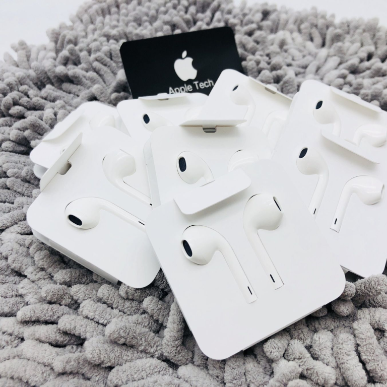 Фото 2 Навушники Apple EarPods with 3.5mm (MNHF2ZM/A) White