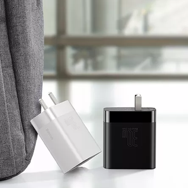 Baseus Mirror Lake Digital Display 30W 4USB White Универсальное Белый Сетевой Адаптер