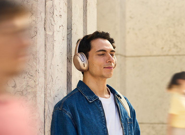 Фото JBL Tour One M3