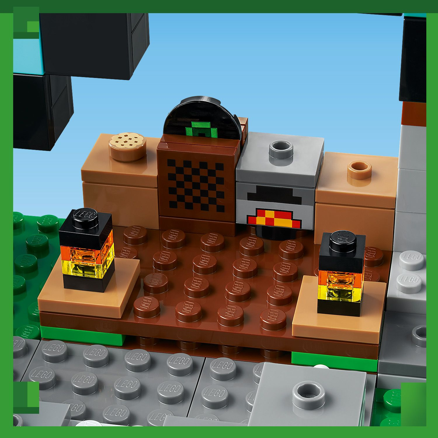 LEGO® Minecraft® Форпост із мечем

