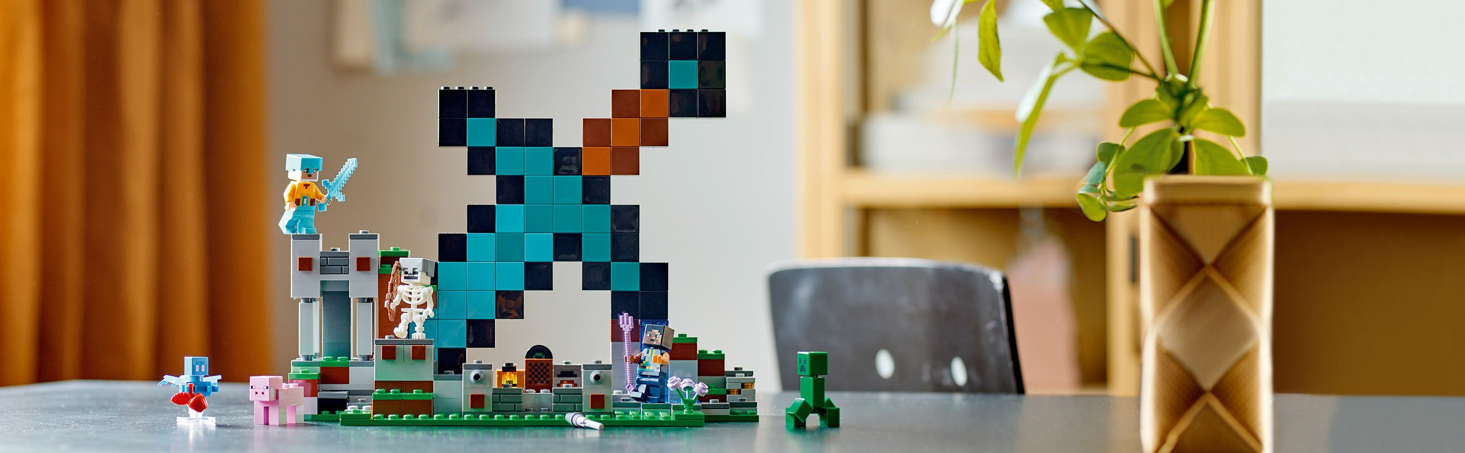 LEGO® Minecraft® Форпост із мечем

