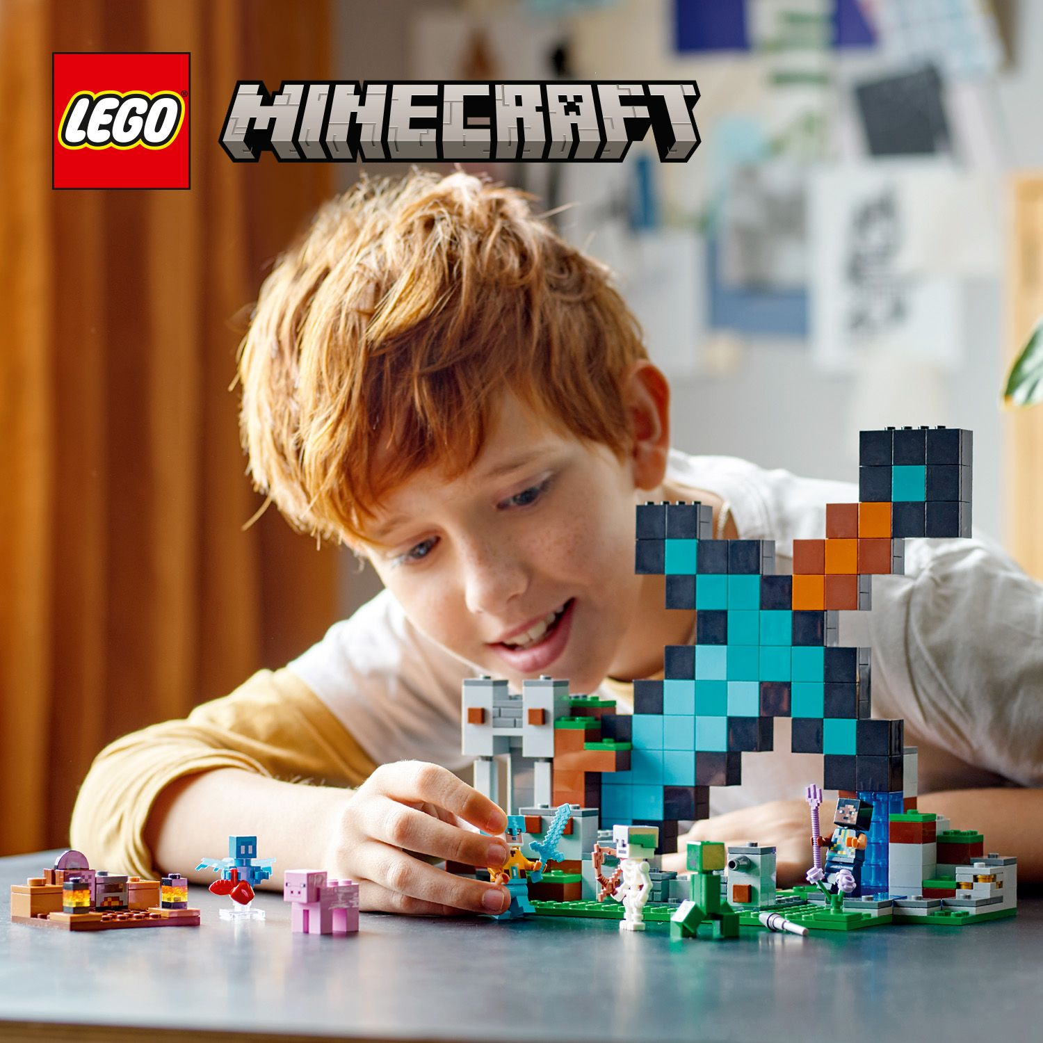LEGO® Minecraft® Форпост із мечем

