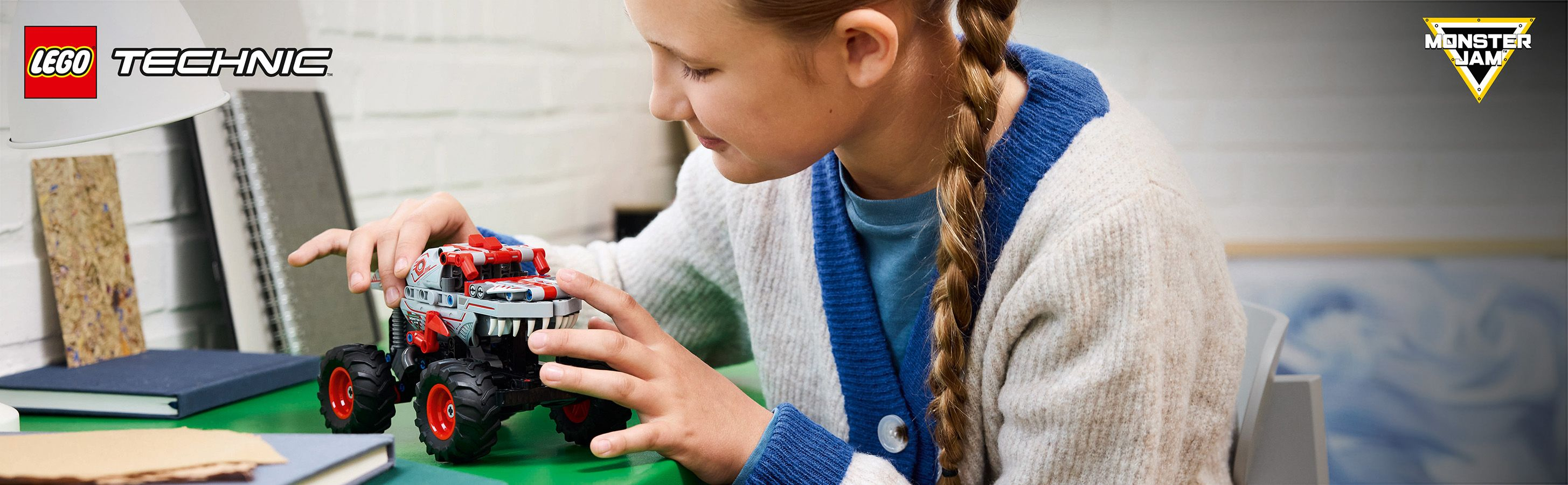 LEGO® Technic Monster Jam™ ThunderROARus™ с инерционным двигателем
