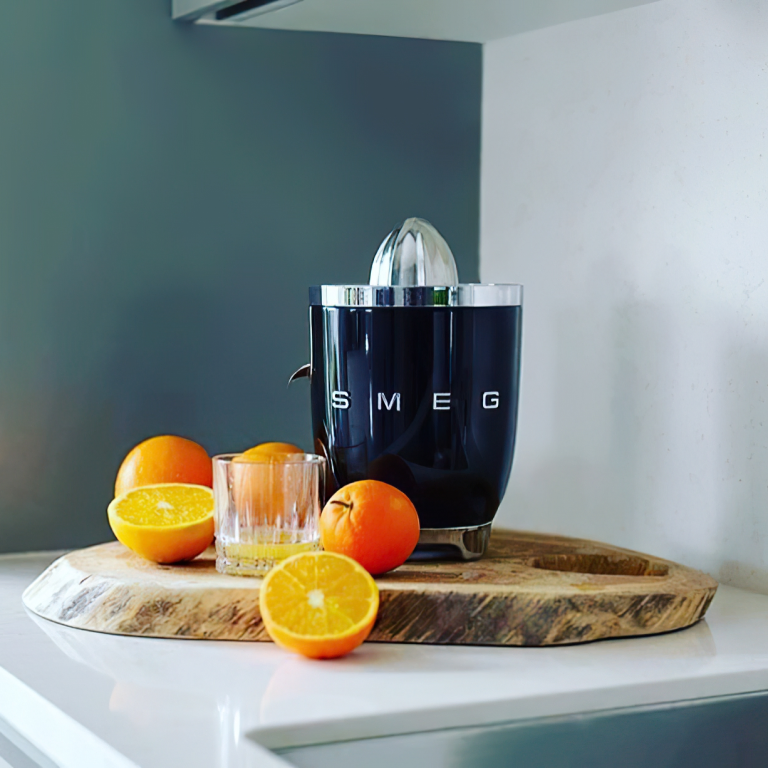 Фото 2 Соковыжималка Smeg CJF01