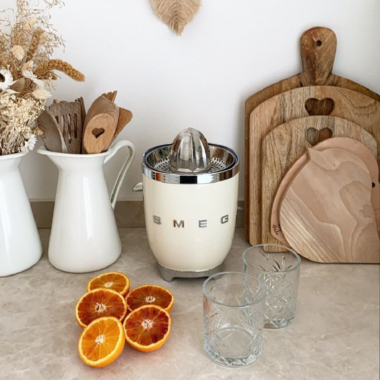 Фото 5 Соковыжималка Smeg CJF01