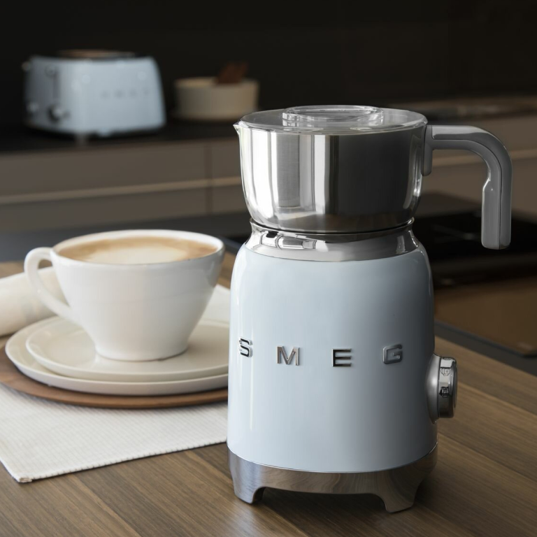 Фото 1 Вспениватель молока Smeg MFF01BLEU