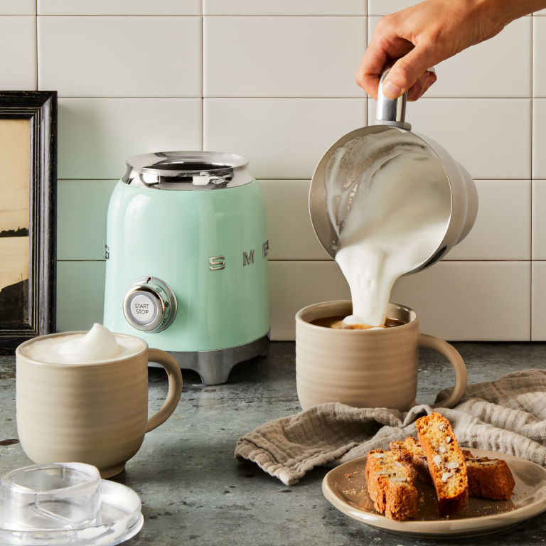 Фото 2 Вспениватель молока Smeg MFF01BLEU