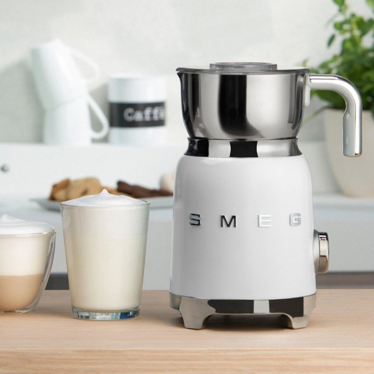 Фото 4 Вспениватель молока Smeg MFF01BLEU