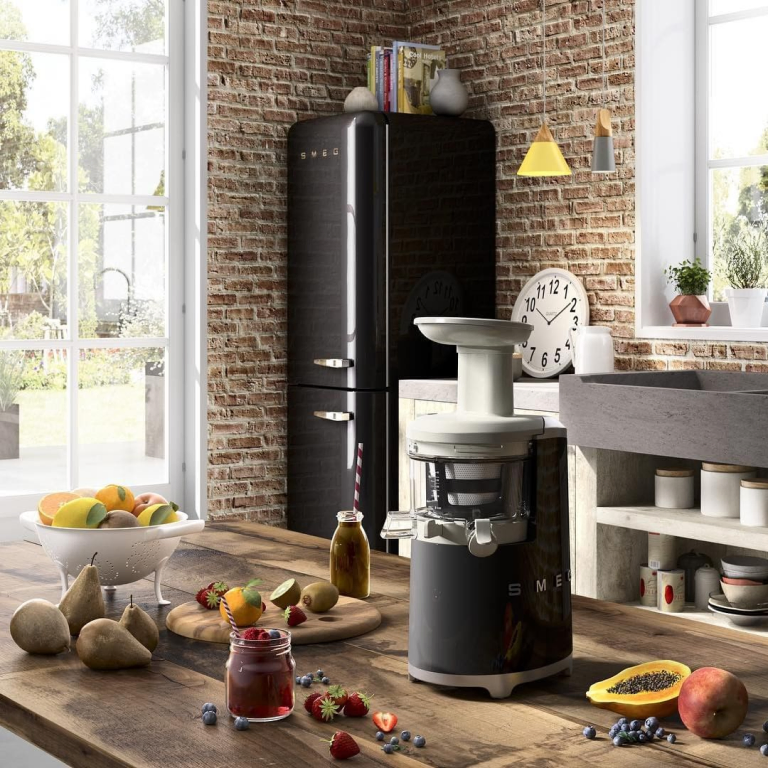 Фото 2 Соковыжималка Smeg SJF01