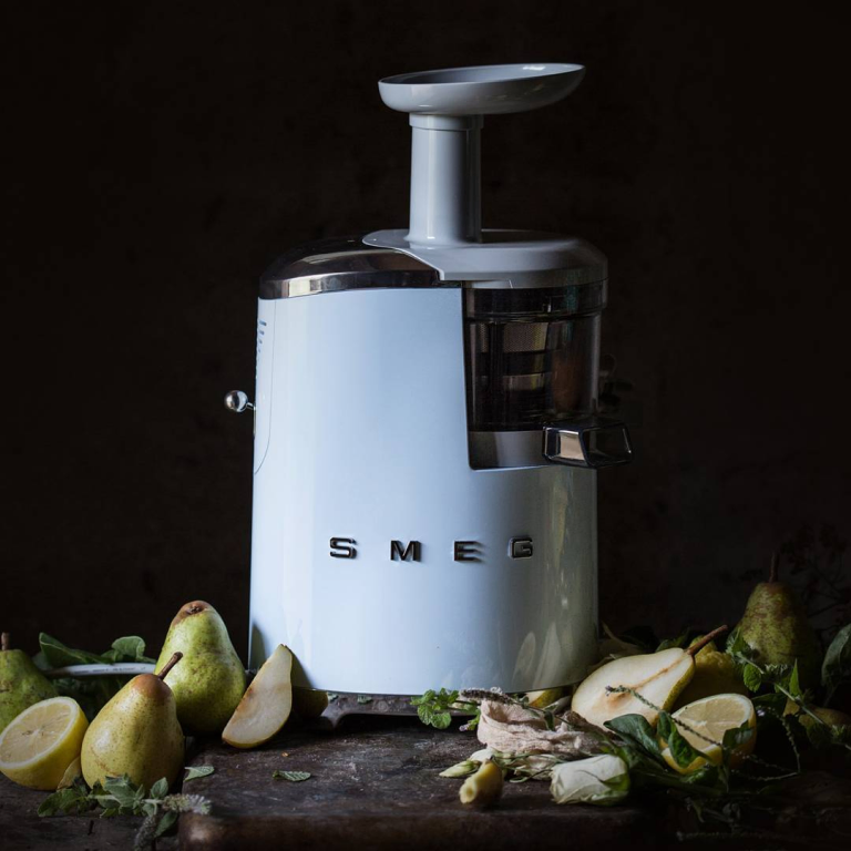 Фото 4 Соковыжималка Smeg SJF01