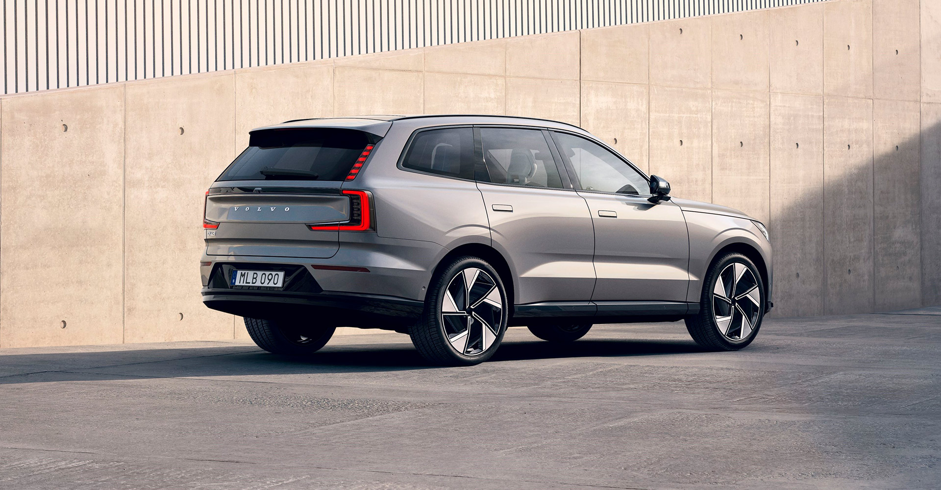 Фото 2 Volvo_EX90_Base