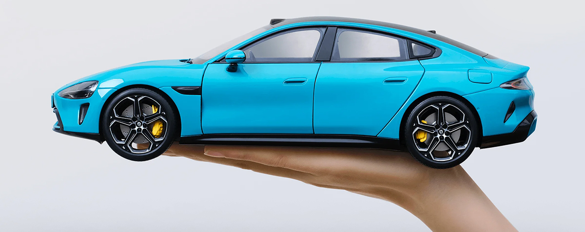 Коллекционная модель Xiaomi SU7 1:18 Die-cast Model Aqua Blue 