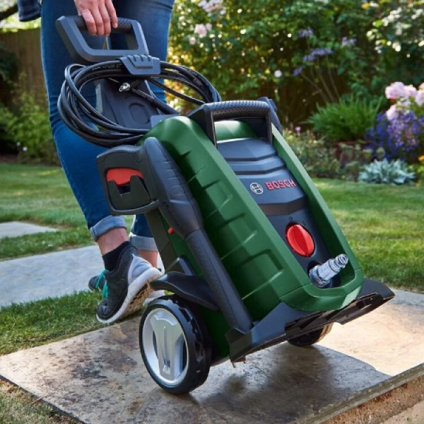 

Минимойка Bosch UniversalAquatak 135 (06008A7C00)