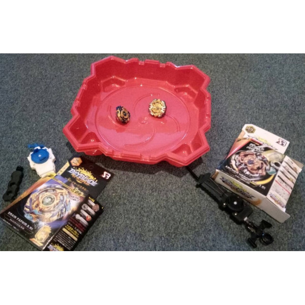 

Арена Beyblade Бейблейд с ловушками 35х35 см красная