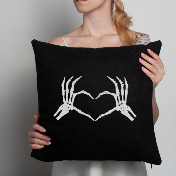 

Подушка "Skeleton heart"