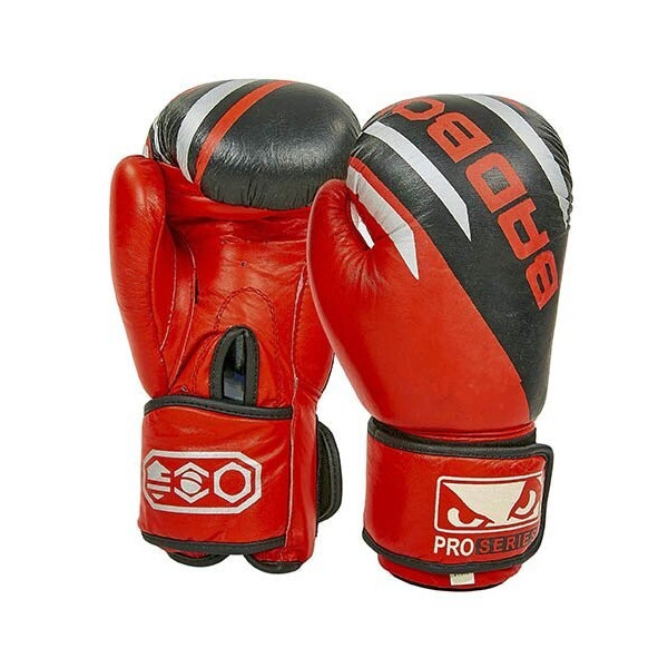 

Перчатки боксерские Bad Boy MA-6739 10oz Черно-красный (37429426)