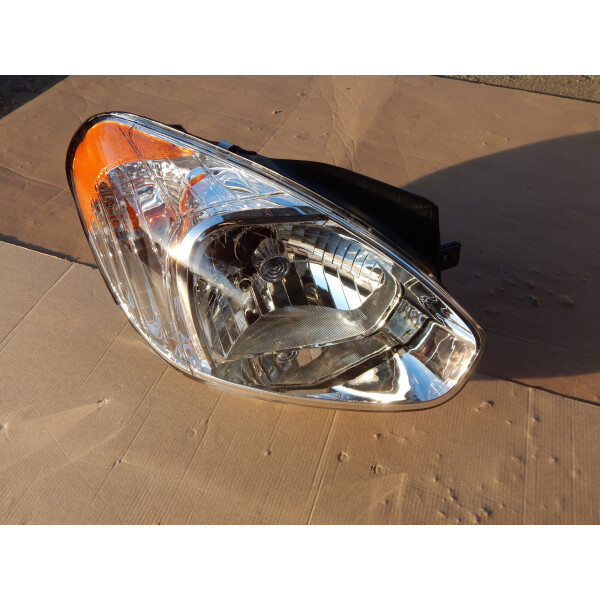

Фара правая EuroEx Hyundai ACCENT, M37