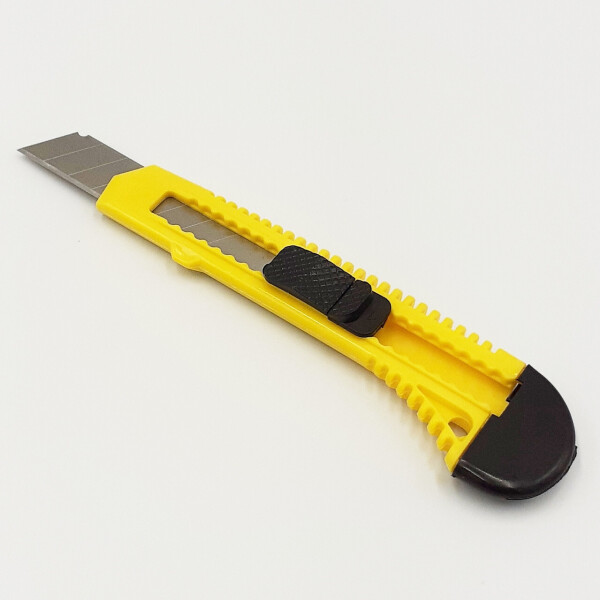 

Нож пласт, усиленный, 18 мм HTools, 17D528