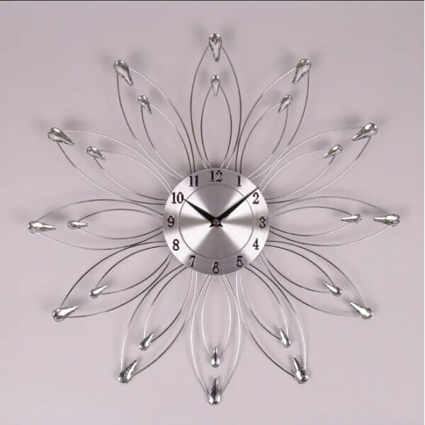 

Часы металлические с стразами D-48 см. Flora 9290