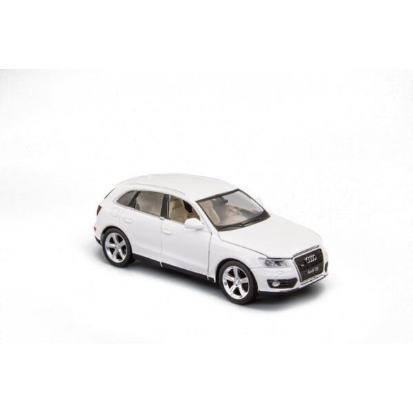 

Джип Audi Q5 AS-2718 АвтоСвіт (Белый)