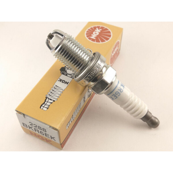 

Cвеча зажигания NGK BKR6EK (2288)