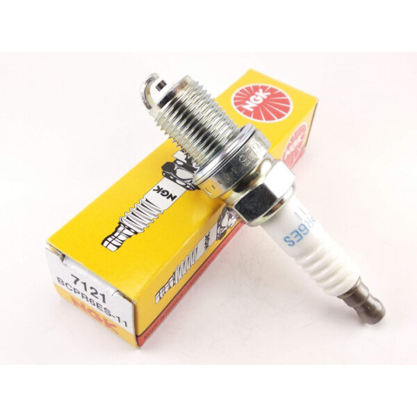 

Cвеча зажигания NGK BCPR6ES-11 (7121)