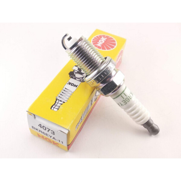

Cвеча зажигания NGK BKR6EYA-11 (4073)