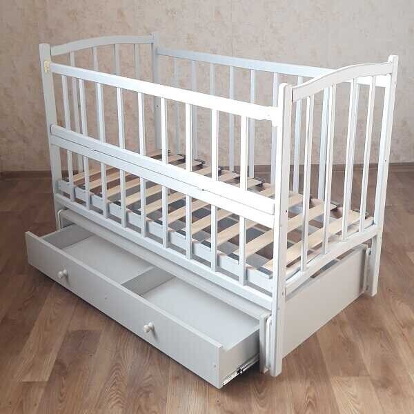 

гр -Кроватка дерев. маятник+шухляда - откидной бортик КОМФОРТ - цвет серый