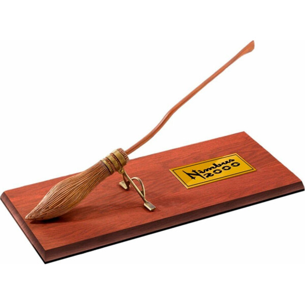 

Фигурка Noble Collection Nimbus 2000 Scale Model Miniature Нимбус 2000 Миниатюра BL N.007