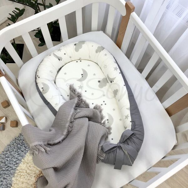 

Кокон гнездышко позиционер Baby Design Облака серые с месяцем