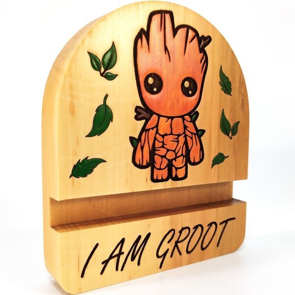 

Подставка держатель для мобильного телефона смартфона планшета I AM GROOT Мастерская мистера Томаса 12х10см дерево лак Оранжевый