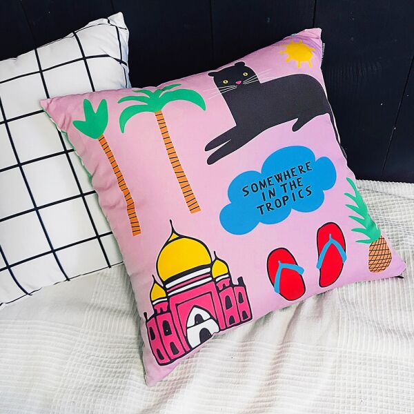 

Подушка декоративная шелковая Presentville Some where in the tropics 45x45 см