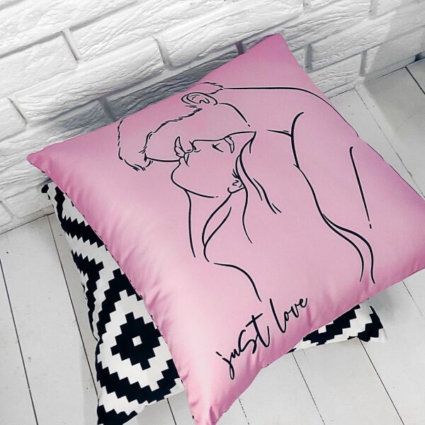 

Подушка декоративная шелковая Presentville Just love 45x45 см