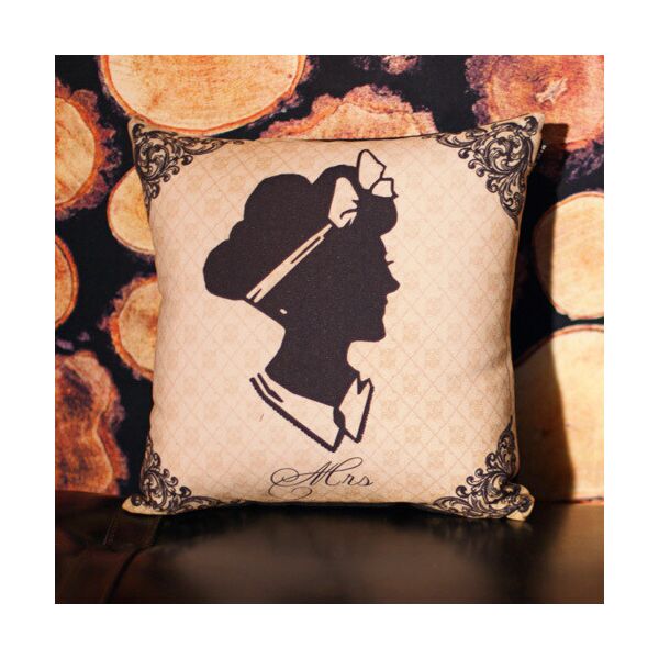 

Подушка с принтом Presentville Mrs. 30x30 см