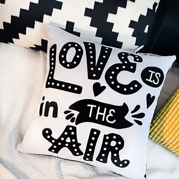 

Подушка с принтом Presentville Love is in the air 50x50 см