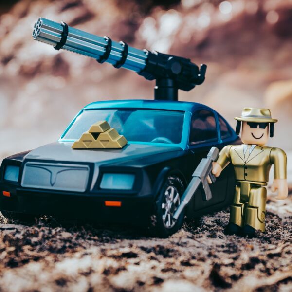 

Игровая коллекционная фигурка Jazwares Roblox Feature Vehicle Jailbreak: The Celestial W8