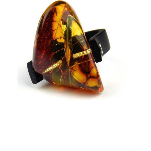 

Женское кольцо из каучука с янтарем и серебряным креплением, размер 17 (1717145)