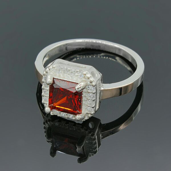 Серебряное кольцо Магический квадрат с золотыми вставками и фианитом под гранат 18 размер