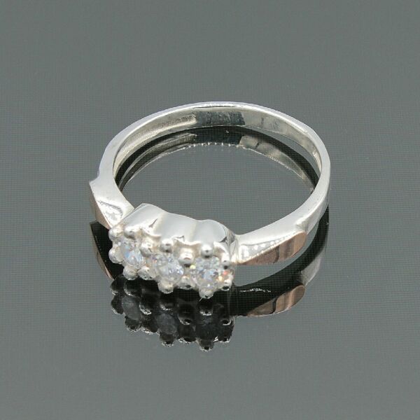 

Серебряное кольцо с золотыми вставками Трио 18 р