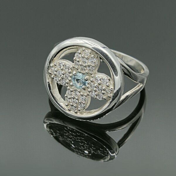 

Серебряное кольцо с фианитами Космея 19,5 размер