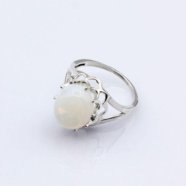 

Серебряное кольцо с лунным камнем 19,5 размер