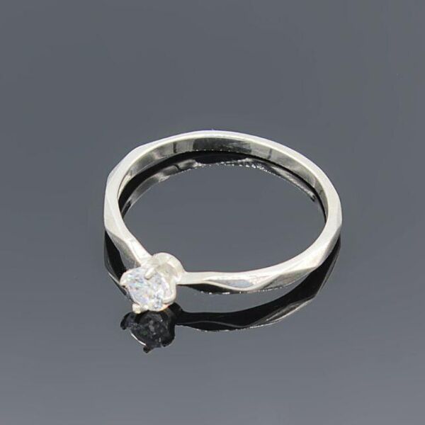 

Серебряное кольцо с фианитом Идеальные грани 16