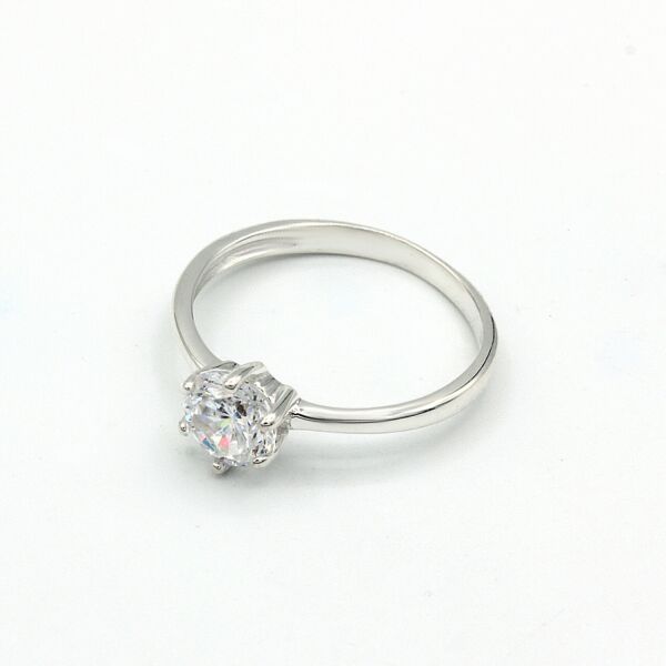 

Серебряное кольцо с фианитом 16,5 р